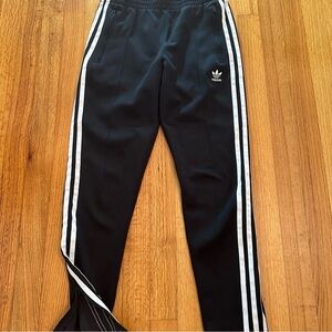WOMEN'S ADIDAS ORIGINALS LOOSE TRACK PANTS
Size XS(z)